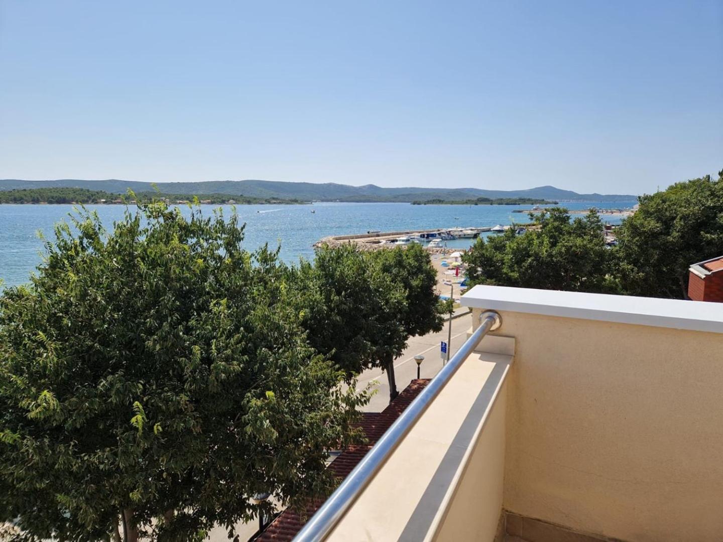 Seaside Apartments Turanj Exterior photo